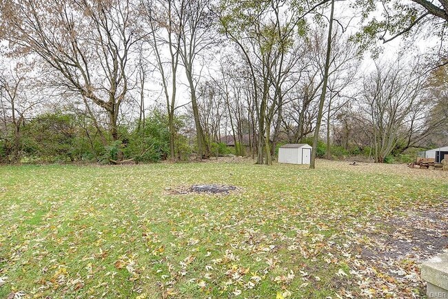 Building Photo - Quaint 2 bedroom just renovated perfect ac...