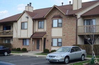 Building Photo - 2241 Hedgerow Road