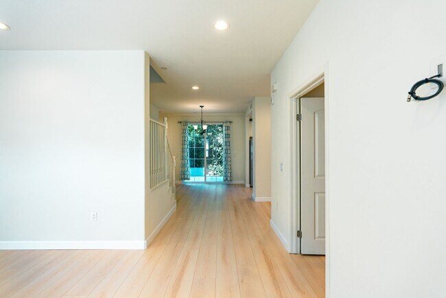 Building Photo - 111 E McLean St