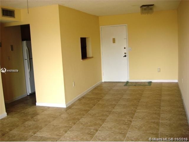 Building Photo - 9678 Fontainebleau Blvd