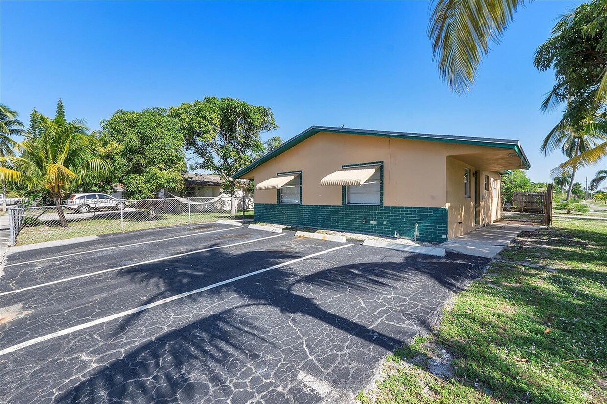 Foto principal - 1350 SW 11th Ave