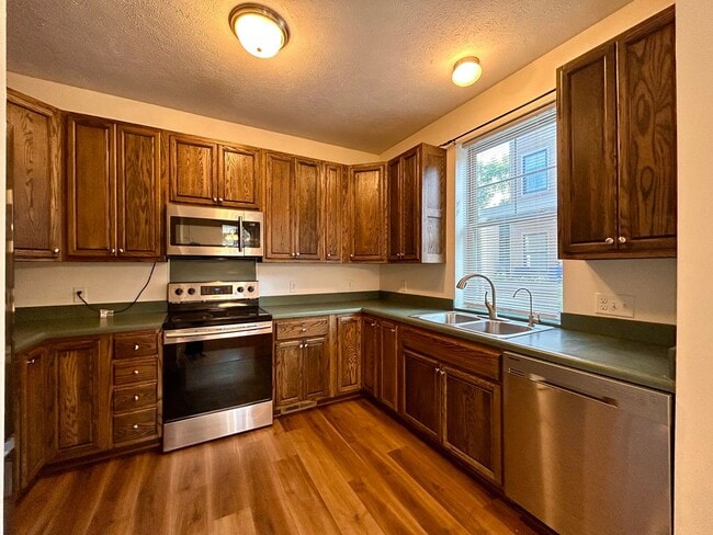 Building Photo - Four Bedroom Home in Eastown GR