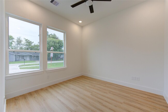 Building Photo - 4029 Knoxville St