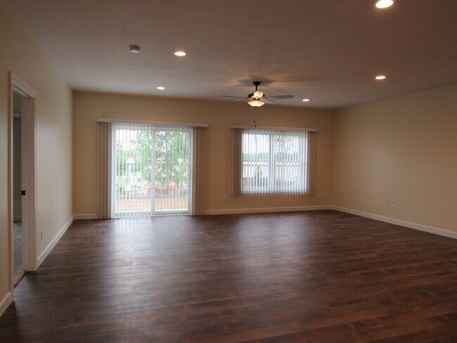 Foto del edificio - 4007 Creek Hill Dr