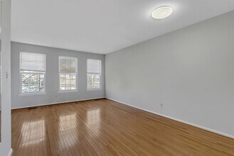 Building Photo - 487 Fort Hill Cir