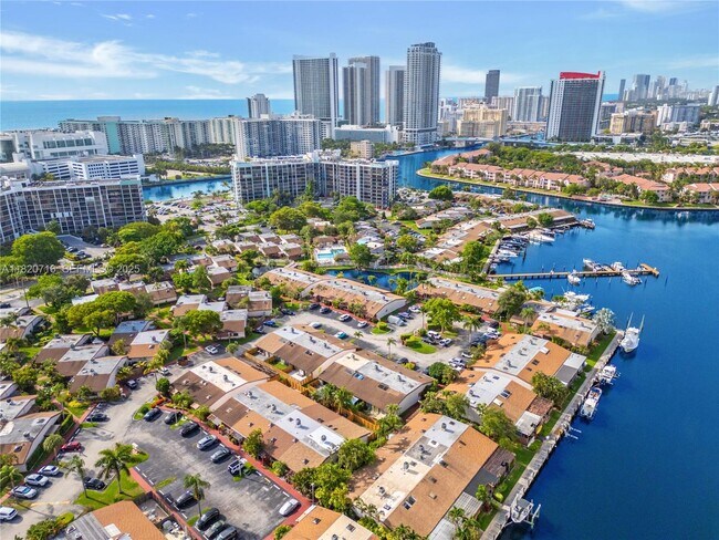 Foto del edificio - 2627 Parkview Dr S