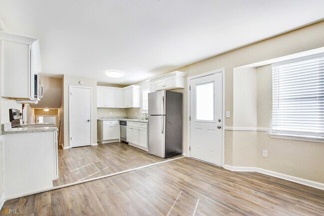 Building Photo - 4101 Willow Ridge Rd