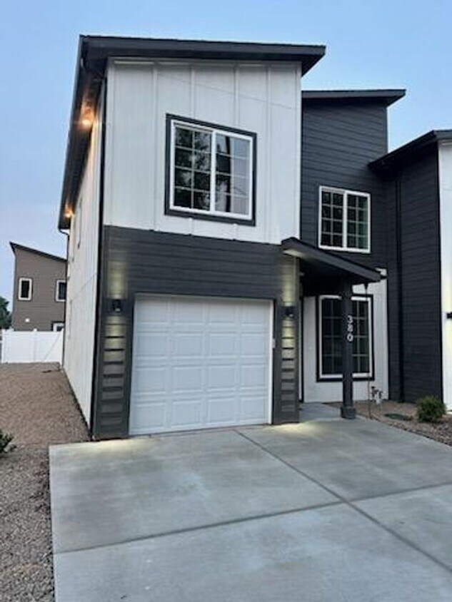 Foto principal - One Month Free Rent - Mountain Home Town HOme