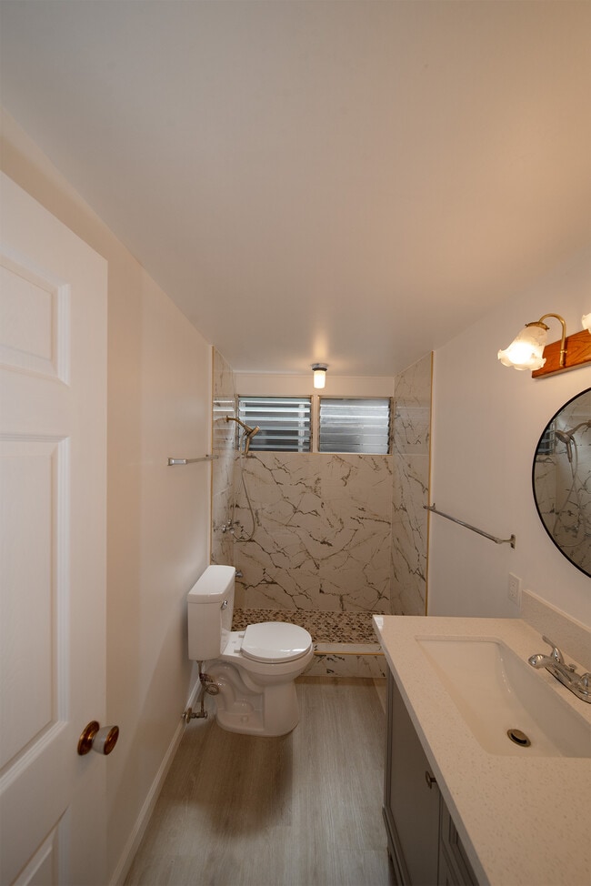 Building Photo - 1549 Molina St