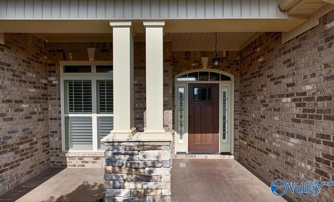Building Photo - 138 Legacy Cove Dr SW