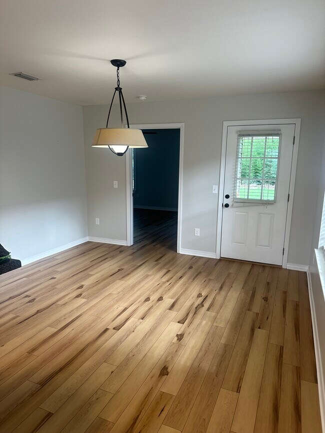 Área de comedor - 18643 E Hammond St