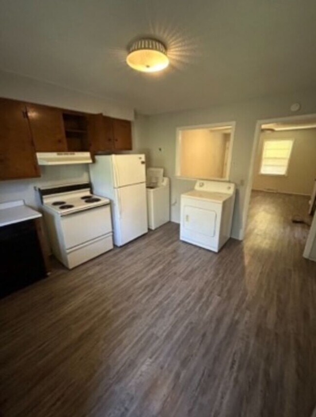 Building Photo - 409 Old Central Rd