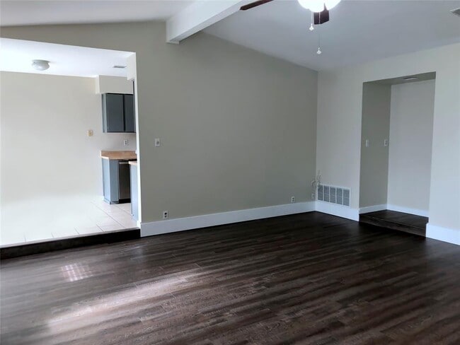 Building Photo - 1915 Magazine St