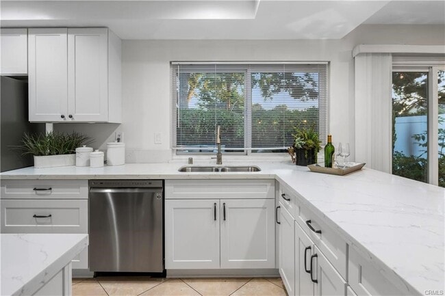 Building Photo - 27 Bluecoat