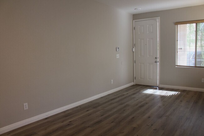 Foto del edificio - BEAUTIFUL 4 BEDROOM HOME WITH A POOL!