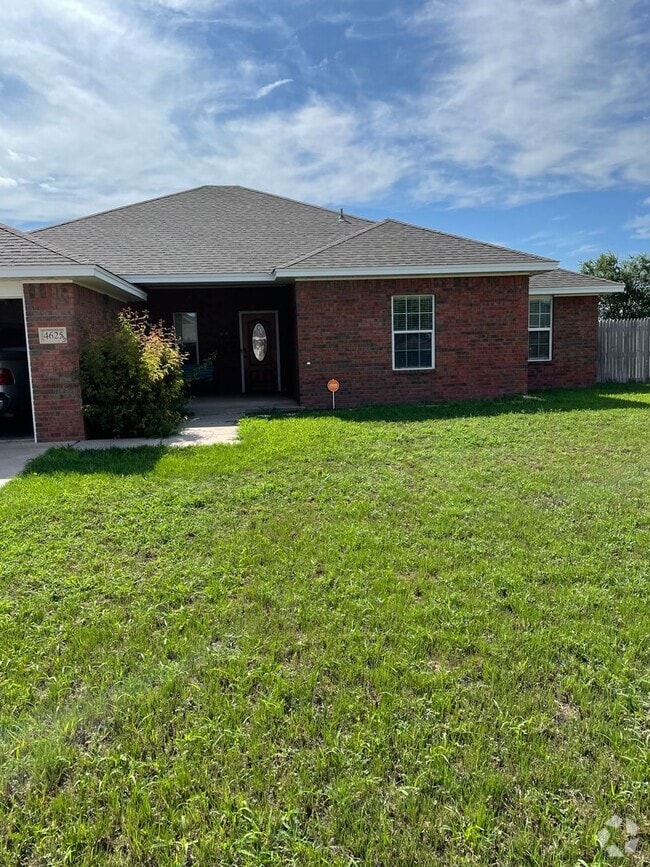 Building Photo - 4625 Sandstone Dr