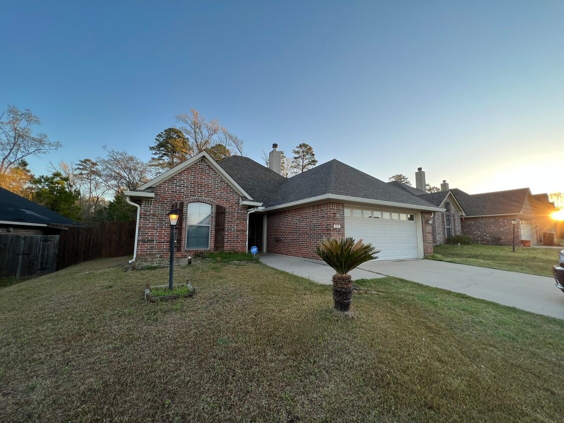 Primary Photo - Gated Community close to Barksdale Air For...