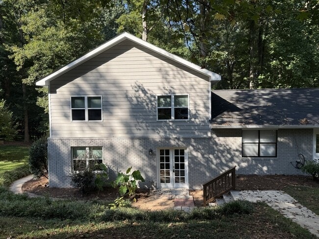 Foto del edificio - 1021 Sourwood Ct
