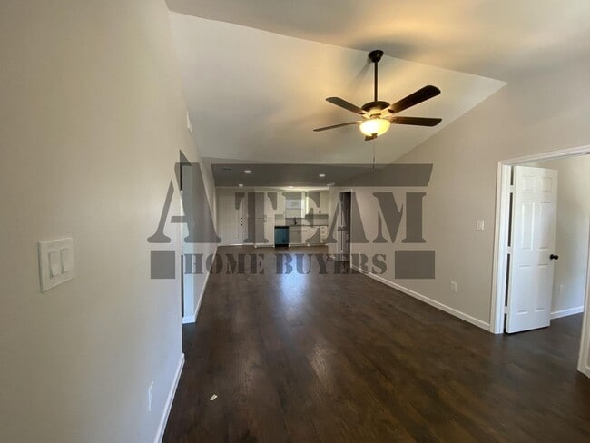 Building Photo - 4 Bedroom 2 Bathroom home for rent!