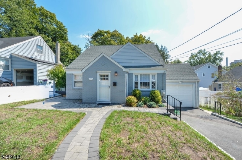 Primary Photo - 425 Orchard St