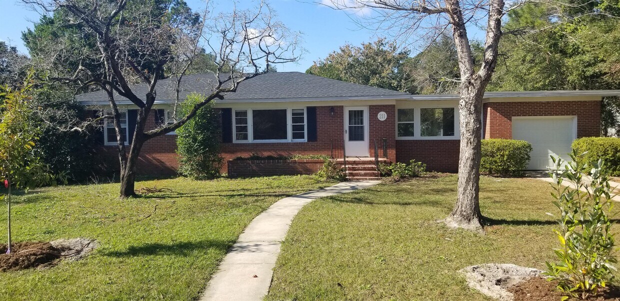 Foto principal - 211 Oak Leaf Dr