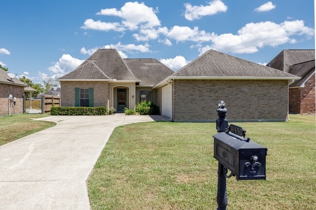Building Photo - 14450 Lake Meadows Ct