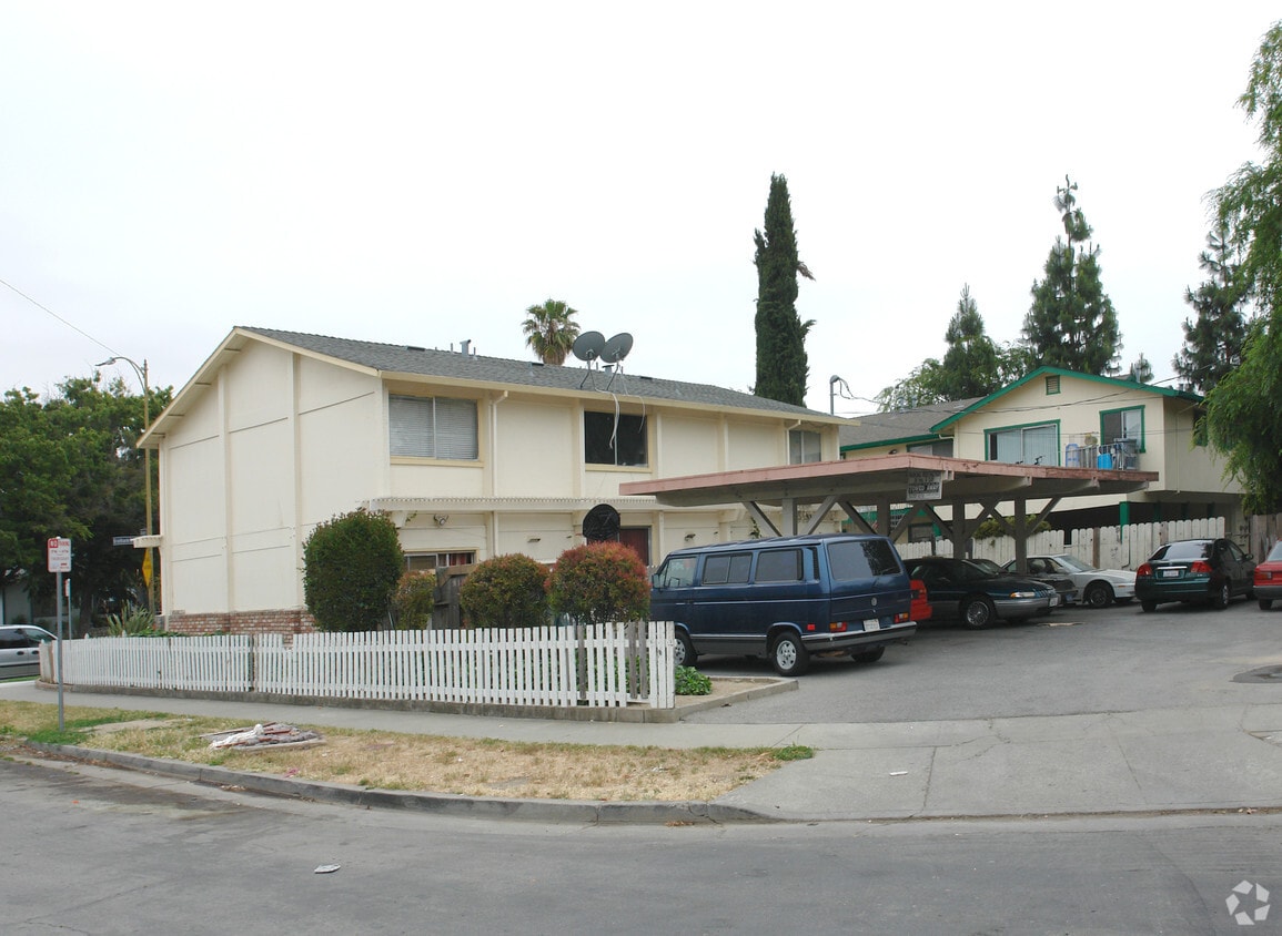 Building Photo - 470 E Branham Way