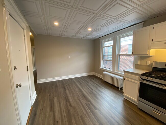 Comedor - 176 Glenwood Ave