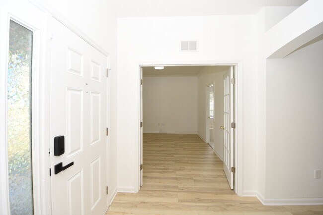 Building Photo - 19 Burnham Ln