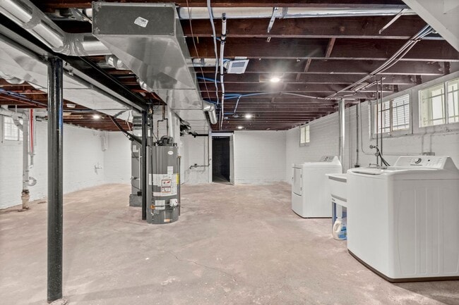 Building Photo - 4707 Larkins St