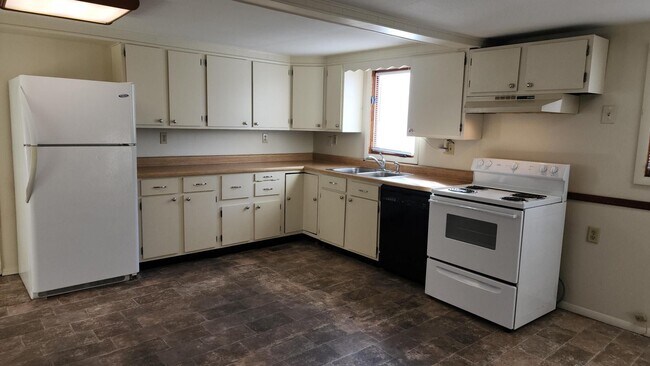 Building Photo - Nice 2 Bedroom in Fairview