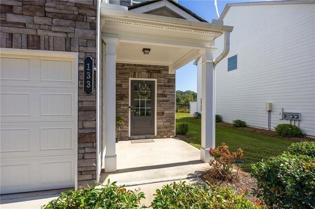 Building Photo - 133 Madison Bend