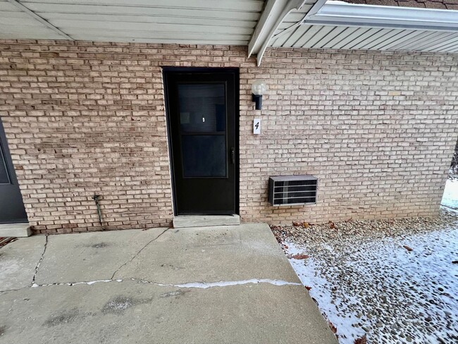 Building Photo - Moon Twp - Spacious 1 Bedroom 1 Bathroom -...