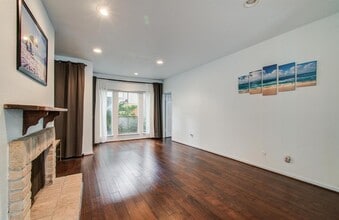 Building Photo - 2100 Tanglewilde St