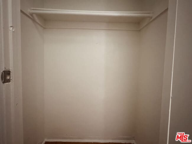 Foto del edificio - 920 S Hobart Blvd