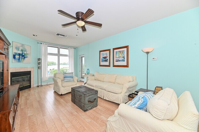 Building Photo - 35 Harborview Dr
