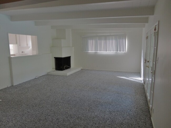 Foto del edificio - Beautiful Pool & Spa Home for Lease in Northridge – 3 Bed + Den | 3 Bath