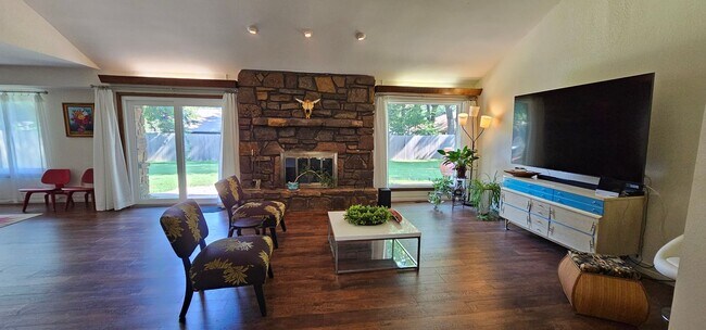 Foto del edificio - Contemporary Ranch in a beautiful, quiet s...