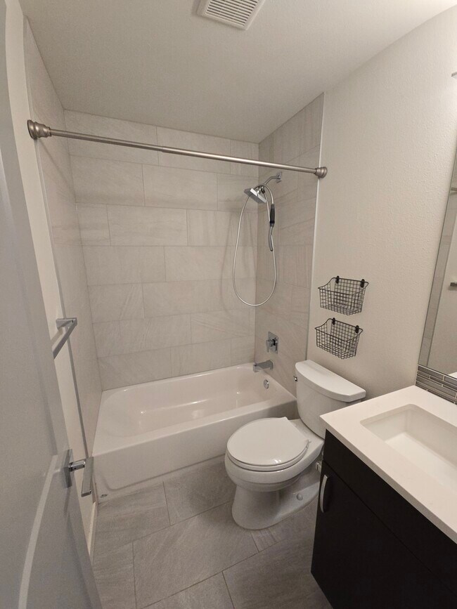 Foto del edificio - 2420B NW 61st St