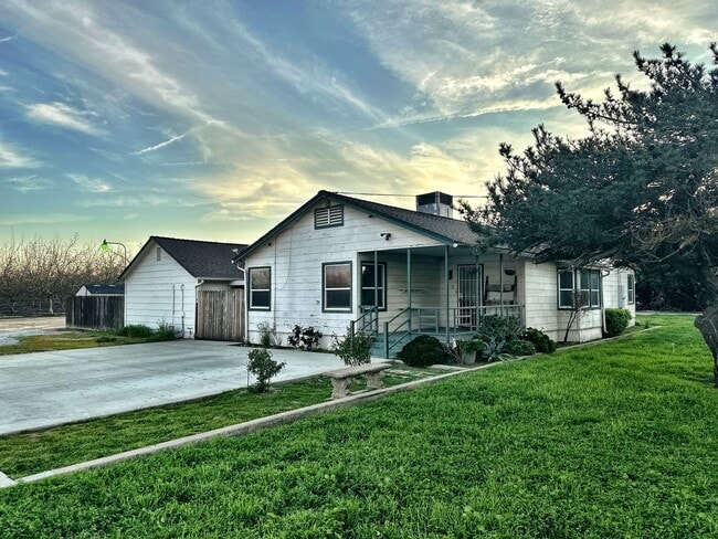 Foto del edificio - 14733 Jackson Ave