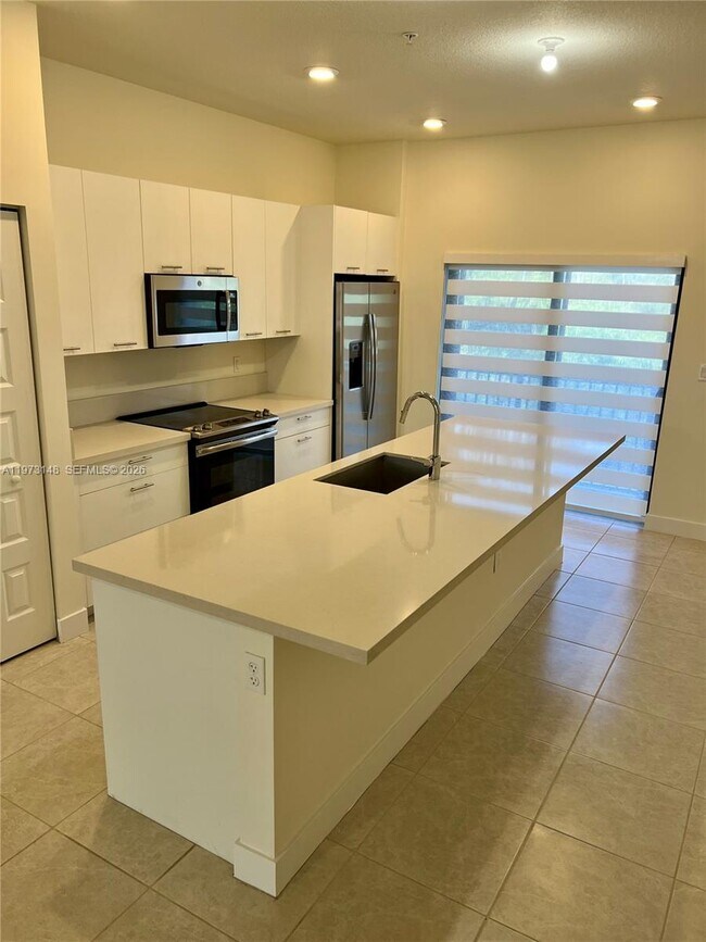 Foto del edificio - 8031 NW 104th Ave