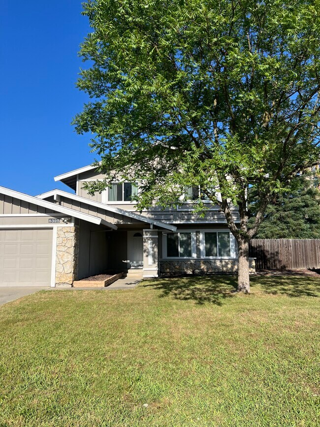Foto del edificio - 8325 Garry Oak Dr