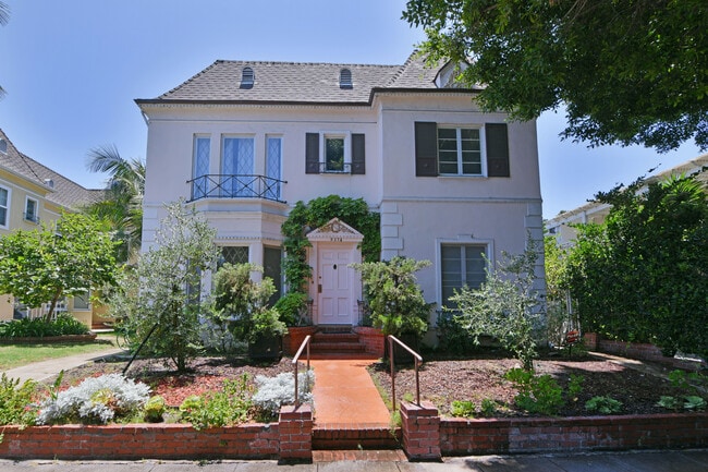 Building Photo - 9374 W Olympic Blvd
