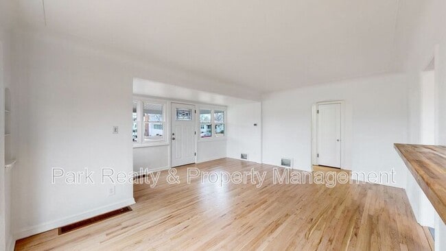 Building Photo - 3090 S Marion St