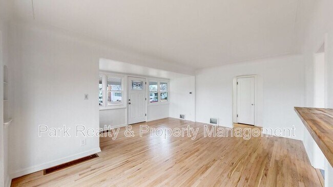 Foto del edificio - 3090 S Marion St