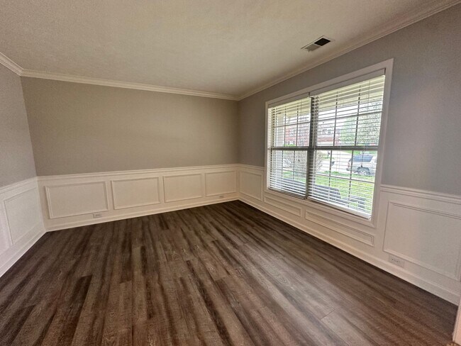Foto del edificio - 9215 Eminence Ct