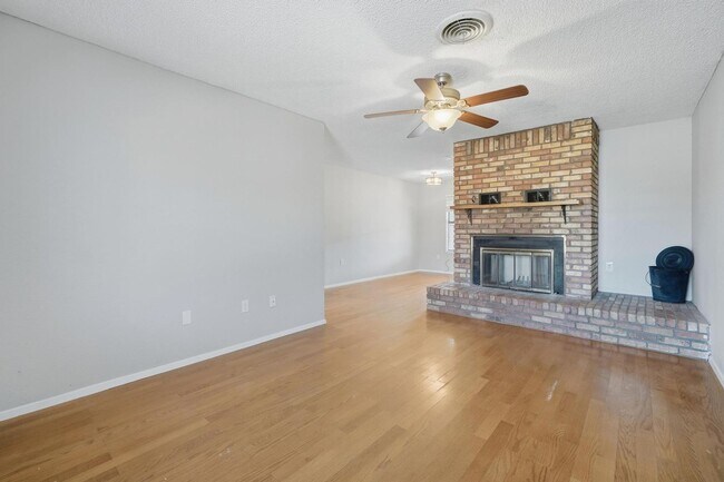 Foto del edificio - 1125 Cornell Dr