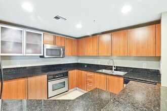 Building Photo - 610 Clematis St