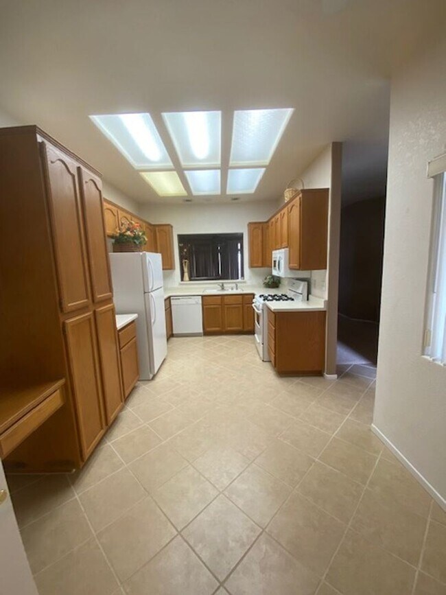 Building Photo - 2 br, 2 bath House - 2280 Canyon Song