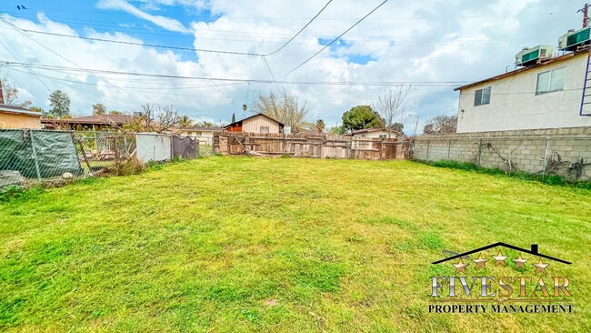 Building Photo - 1424 Gorrill St